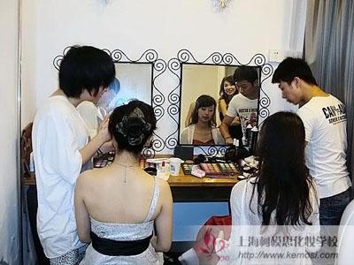 上海柯模思化妝學(xué)校  化妝師搞好人際關(guān)系